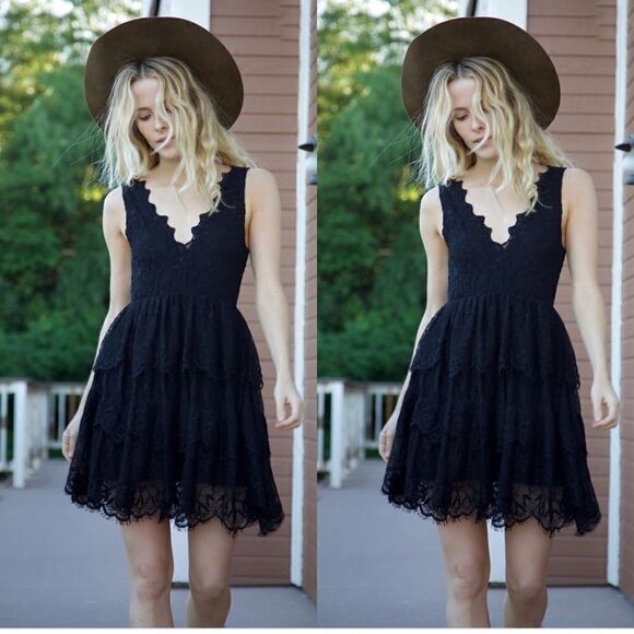 💯 NIGHTCAP Dixie Rose Mini Dress - Picture 1 of 4